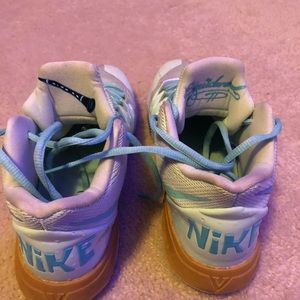 Nike Kyrie 5 “Squidward” shoes